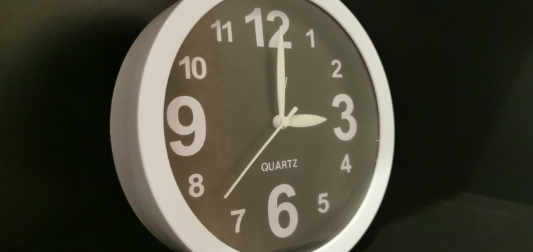 Egy órával rövidebb lesz az idei húsvét