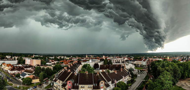 kapcsolódó tartalom