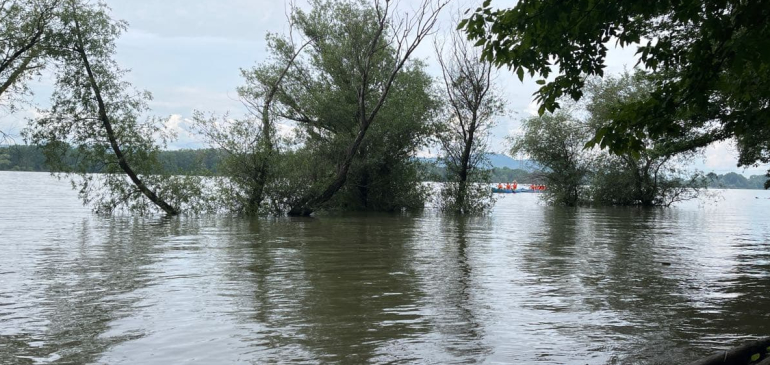 Elöntheti a fővárosban az alsó rakpartokat az áradó Duna hétvégén