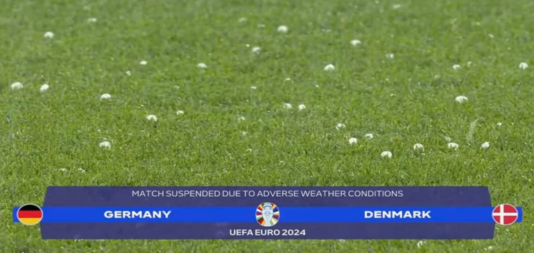 Ezért szakították félbe a német-dán meccset