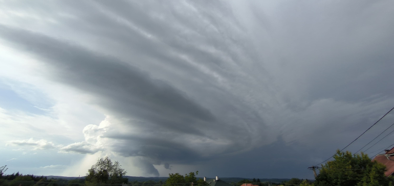 Szupercella pörgött be Szombathely felé
