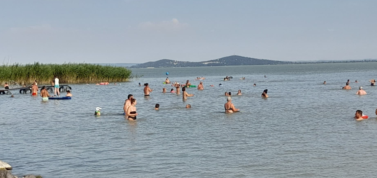 Vasárnap rendezik meg a Balaton-átúszást