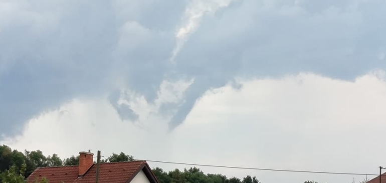 Két helyen is tubát fotóztak észlelőink hétfőn