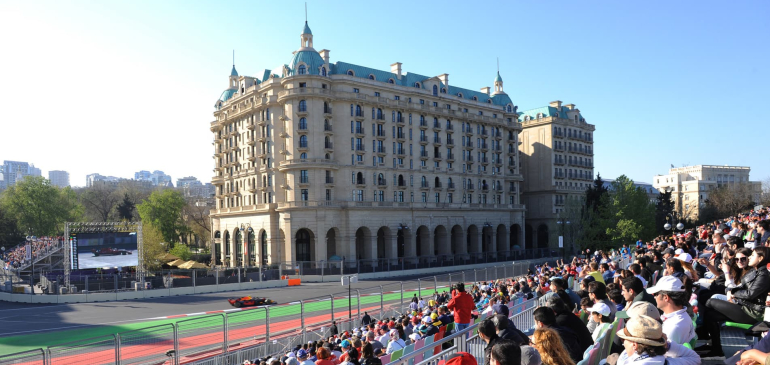 F1 2024: Sok napsütés várja a csapatokat az Azeri Nagydíj hétvégéjén