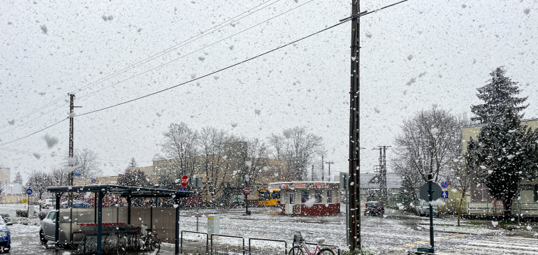Hatalmas pelyhekben hullott a hó északkeleten