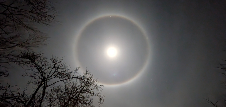Holdhalók karikázhatják be a Hold és a Mars párosát