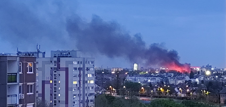 Hatalmas lángok csaptak fel Budapest XIII. kerületében