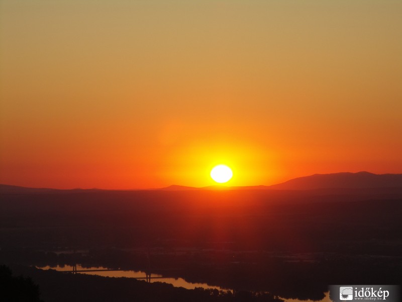 Napkelte a Hármashatár-hegyről