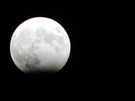 21:47 Részleges Holdfogyatkozás 