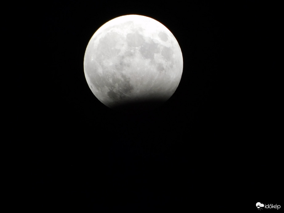 22:00 részleges Holdfogyatkozás 