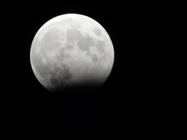 22:00 részleges Holdfogyatkozás 