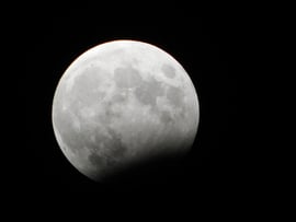 22:14 részleges Holdfogyatkozás