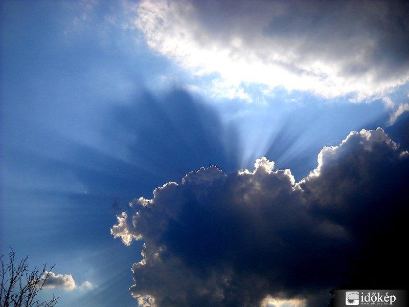 Tyndall vihar előtt..