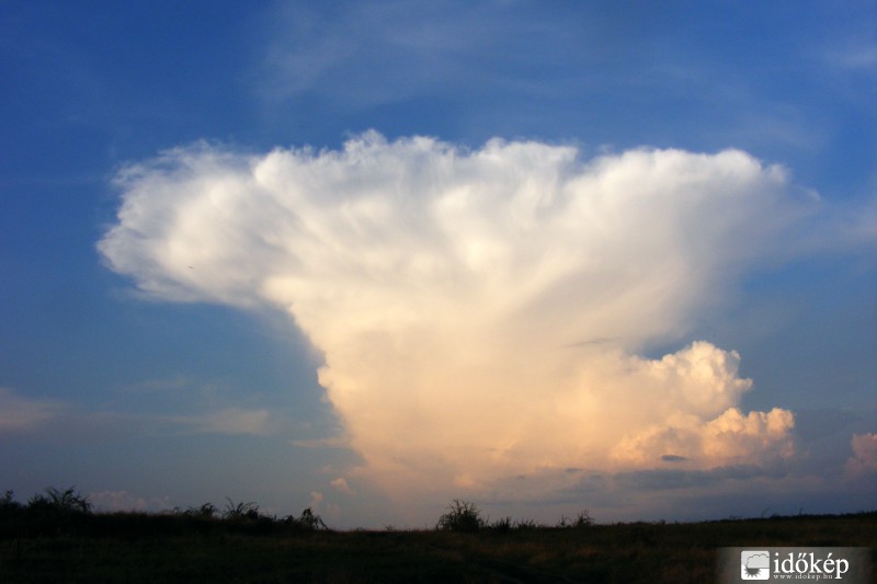 Zivatarfelhő Szikszó felé