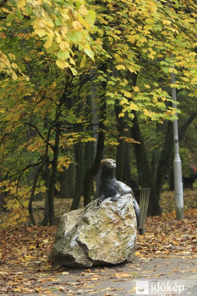 Vidra-szobor