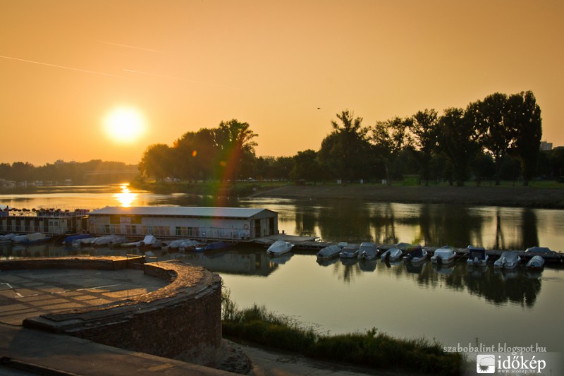 Napkelte a Tisza felett