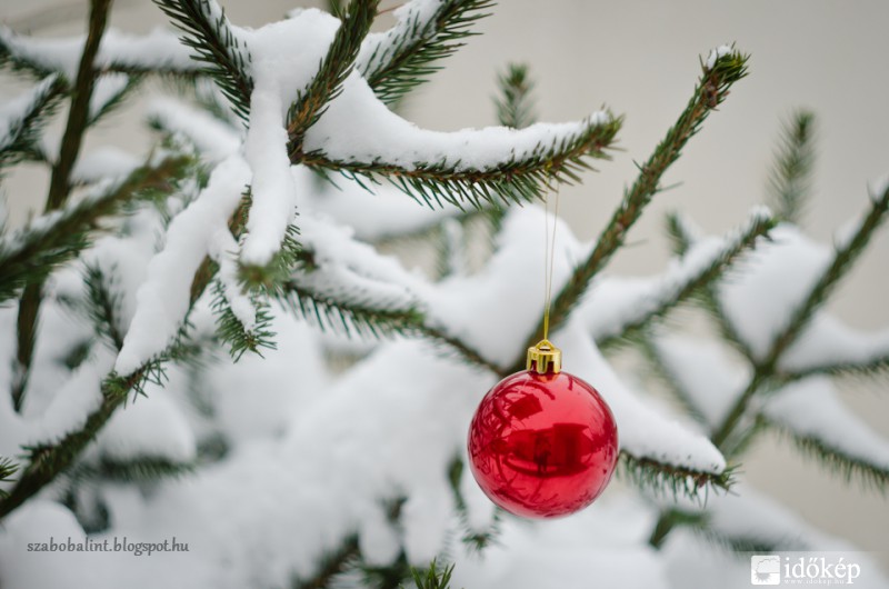 1 hónapot csúszott a hó, végre karácsonyi hangulat van. :)