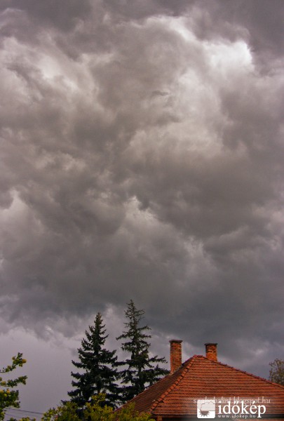 Érkező vihar Szegeden.