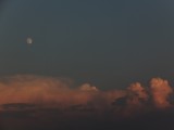Felhők és a Hold