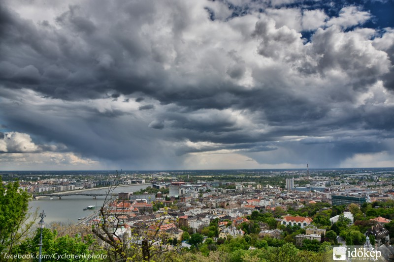 Komoly panoráma