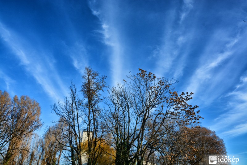 Cirrus csíkok