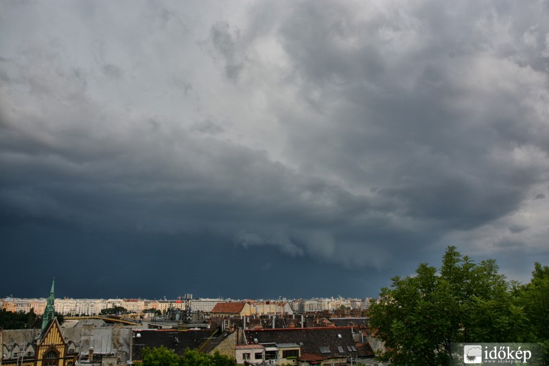 Pesti megavihar