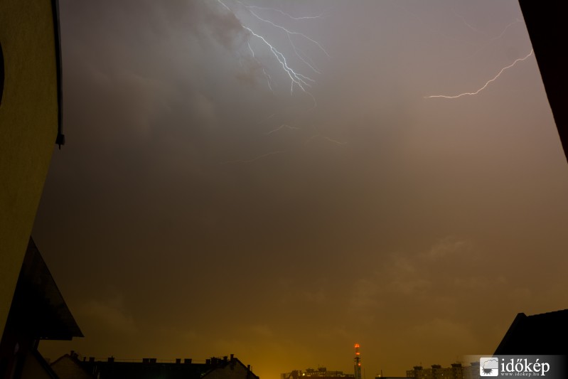 08.16 vihar Újpesten