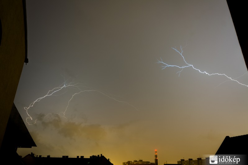 08.16. vihar Újpesten 2