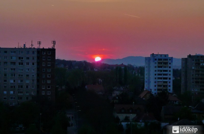 Áprilisi naplemente Albertfalváról