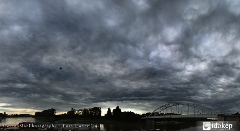 Reggeli morcos felhők