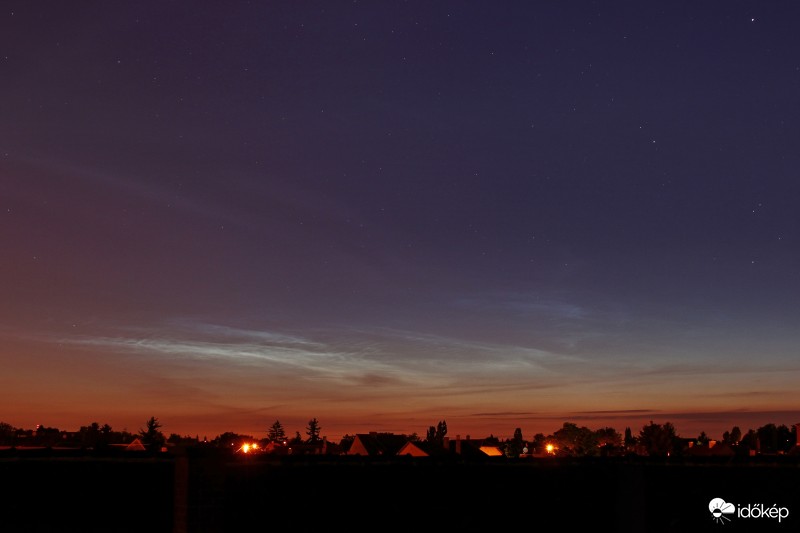 NLC a hajnali É-ÉK-i égen.