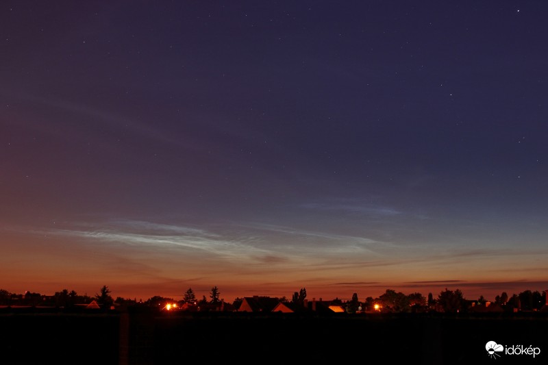 NLC a hajnali É-ÉK-i égen.