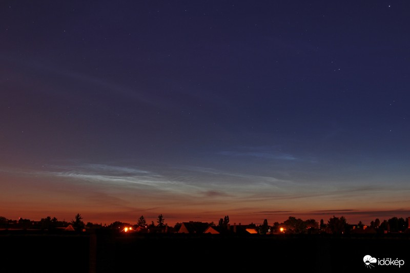 NLC a hajnali É-ÉK-i égen.