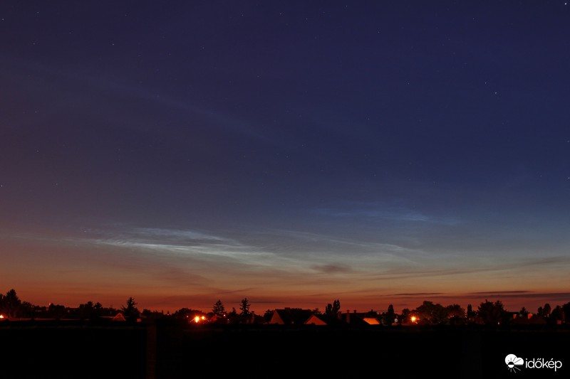 NLC a hajnali É-ÉK-i égen.