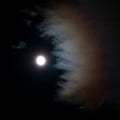 A Jupiter bekebelezési kísérlete a felhőkkel a Hold ellen :-)
