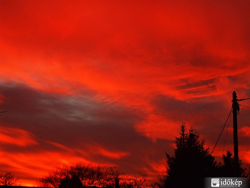Vörösbe borult az ég (2)