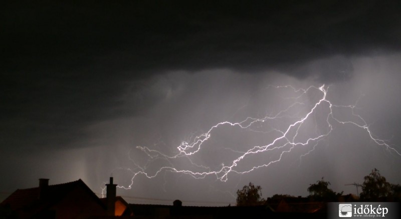 Vihar 05.27. 22:51