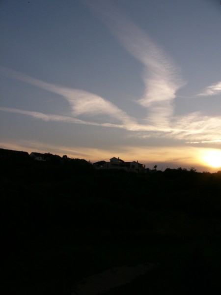 Szétszórja  sugarát