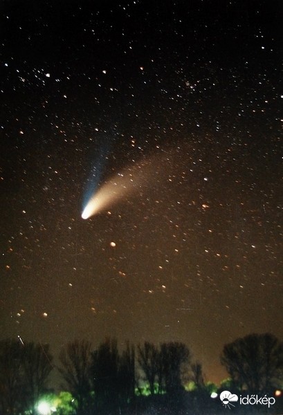 A Hale-Bopp üstökös 1997. április 4-én..