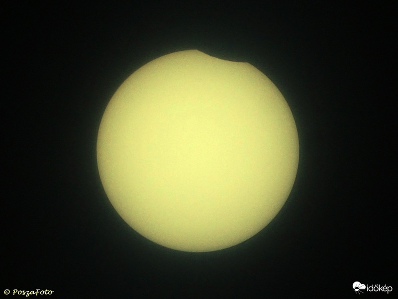 Kismértékű részleges napfogyatkozás látszott ma hazánkból a déli órákban