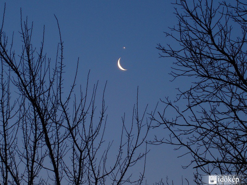 Holdsarló és Vénusz reggel 6 órakor
