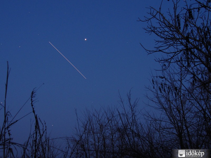 ISS a Jupiter mellett