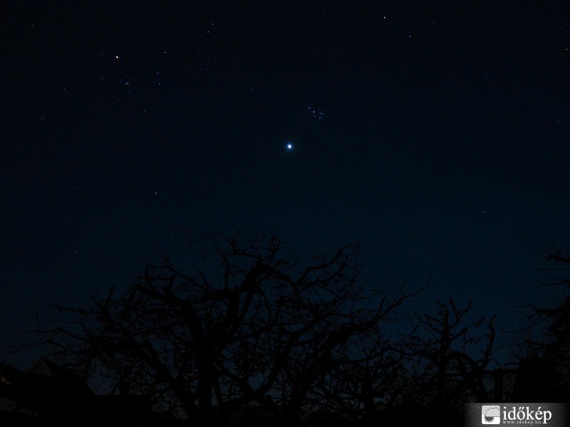 Vénusz és Fiastyúk együttállás ma este