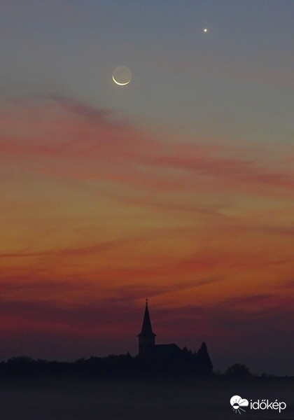 A Hold és a Vénusz együttállása ma hajnalban