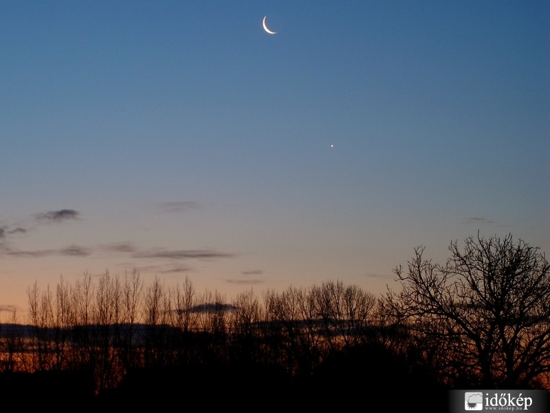 A Hold, a Vénusz, és a Merkúr a ma hajnali égen