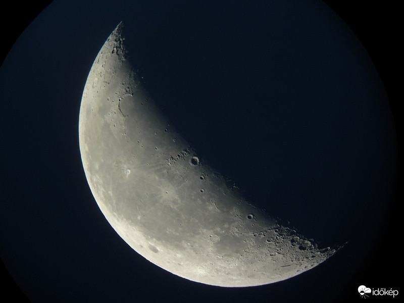 A Hold ma reggel - középpen a Copernicus-kráterrel