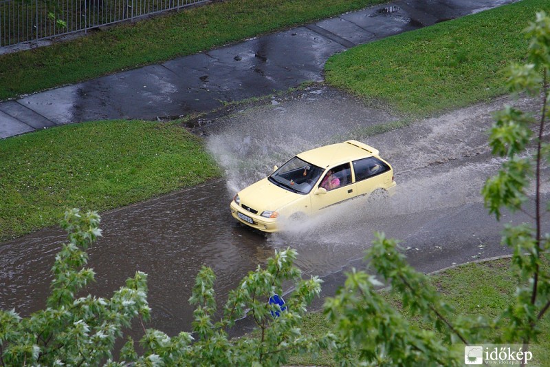 Debrecenben leszakadt eső mennyiségéről #2