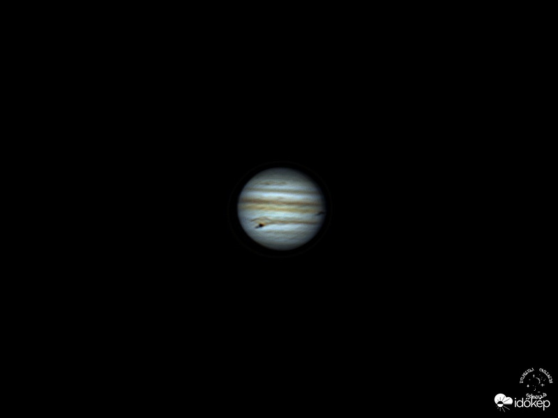 Jupiter korongján a Callisto és az Io árnyéka. 