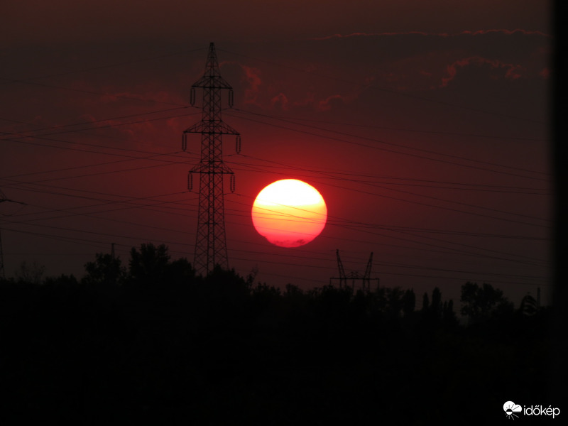 Vajon, mi volt a légkörben, ami a Nap színét adta?