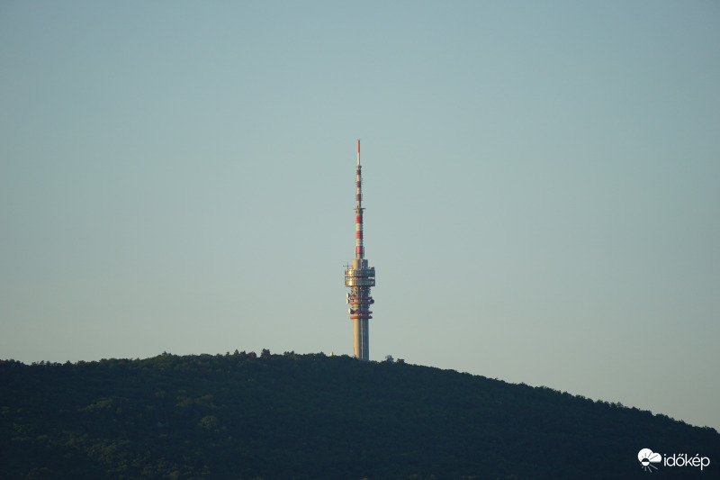 Pécs a lemenő nap fényében